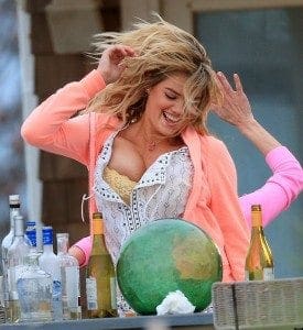 Kate Upton - ροζ τηλέφωνα